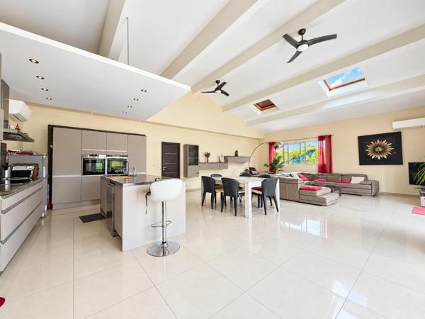Villa plain-pied 195 m², piscine et garage  PEGOMAS (06)