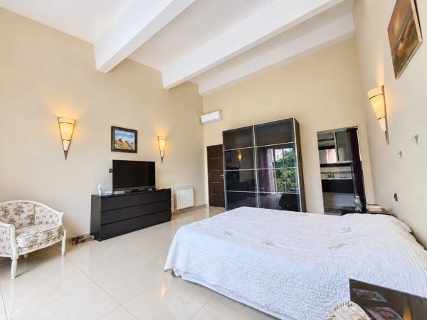 Villa plain-pied 195 m², piscine et garage  PEGOMAS (06)