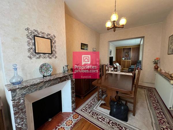 Maison de ville avec cour et dépendance