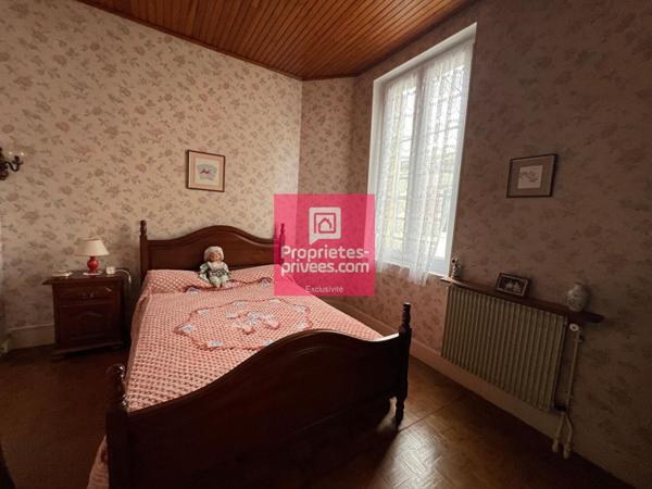 Maison de ville avec cour et dépendance