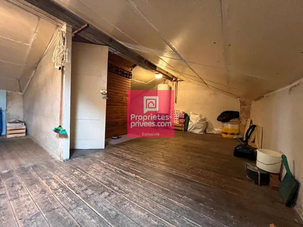 Maison de ville avec cour et dépendance