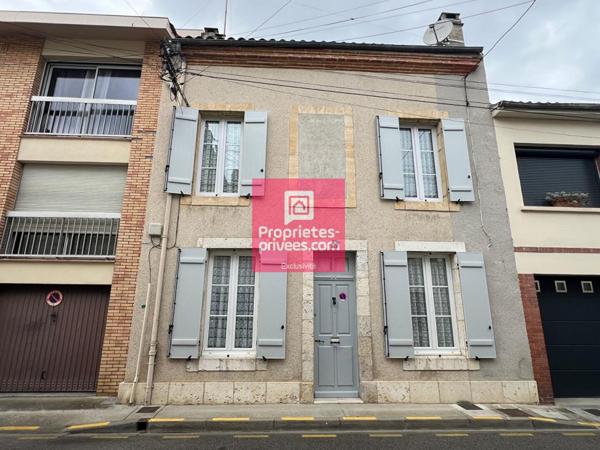 Maison de ville avec cour et dépendance