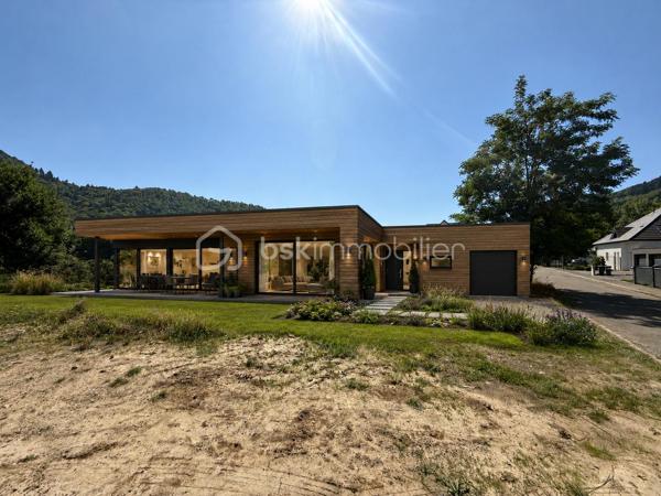 Découvrez ce magnifique terrain de 834 m² dans un lotissement qui vous offre une toile vierge pour réaliser vos projets de construction. Situé dans une région en pleine expansion, ce bien vous garantit une ambiance paisible et un cadre de vie exceptionnel, sans être trop éloigné des commodités urbaines. 

Terrain viabilisé et libre de constructeur.

11 RUE DURRFELD - BITSCHWILLER LES THANN

Ce terrain vue dégagée vous permet de concevoir l’habitation de vos rêves, en profitant pleinement de l’espace et de la tranquillité. Imaginez votre future maison, entourée d’un jardin spacieux où vous pourrez vous ressourcer. 

Ce terrain est une opportunité rare pour y intégrer vos propres idées de standing et d'innovations. Les services tels que les transports, les écoles, et les commerces sont à proximité pour une vie pratique et agréable.

Idée d'aménagement plain pieds : plan et côtes non exactes ( largeur environ 23,5m et longueur 37m environ)