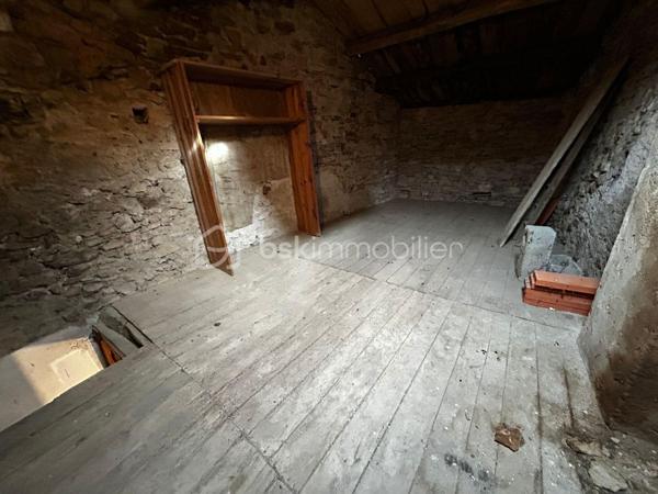 Maison de village en pierre à 20 minutes de Millau et 15 minutes de Saint-Affrique. 

La maison dispose en rez-de-chaussée d'une spacieuse cave de 20,56m² ainsi qu'un espace chaufferie de 26 m².
Au premier étage se situe la cuisine avec salle à manger ainsi qu'un séjour donnant sur une terrasse.
Le deuxième étage est constitué de deux chambres ainsi qu'une salle d'eau avec WC.
Enfin au troisième et dernier étage des combles de 51 m² environ sont aménageables.

Les prestations de la maison :porte d'entrée aluminium, pompe à chaleur et salle d'eau  (4 ans), double vitrage PVC et alu sauf sur une menuiserie.

Des travaux sur la toiture sont à réaliser ainsi qu'un rafraîchissement sur l'ensemble de la maison.