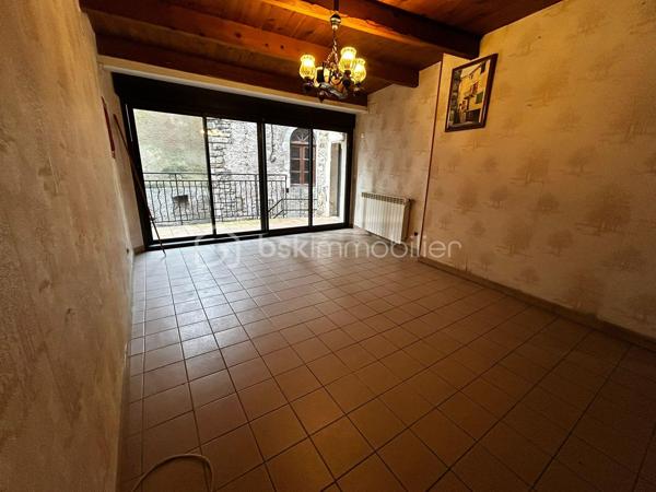 Maison de village en pierre à 20 minutes de Millau et 15 minutes de Saint-Affrique. 

La maison dispose en rez-de-chaussée d'une spacieuse cave de 20,56m² ainsi qu'un espace chaufferie de 26 m².
Au premier étage se situe la cuisine avec salle à manger ainsi qu'un séjour donnant sur une terrasse.
Le deuxième étage est constitué de deux chambres ainsi qu'une salle d'eau avec WC.
Enfin au troisième et dernier étage des combles de 51 m² environ sont aménageables.

Les prestations de la maison :porte d'entrée aluminium, pompe à chaleur et salle d'eau  (4 ans), double vitrage PVC et alu sauf sur une menuiserie.

Des travaux sur la toiture sont à réaliser ainsi qu'un rafraîchissement sur l'ensemble de la maison.