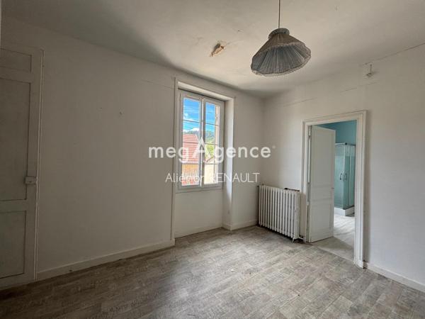 Immeuble à LE BUGUE, 24260 - 200m²