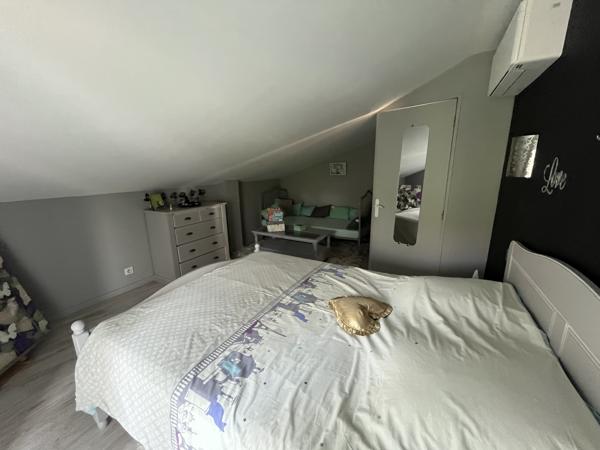 Maison ancienne rénovée 142 M2 avec dépendances sur 4226 M2 de terrain