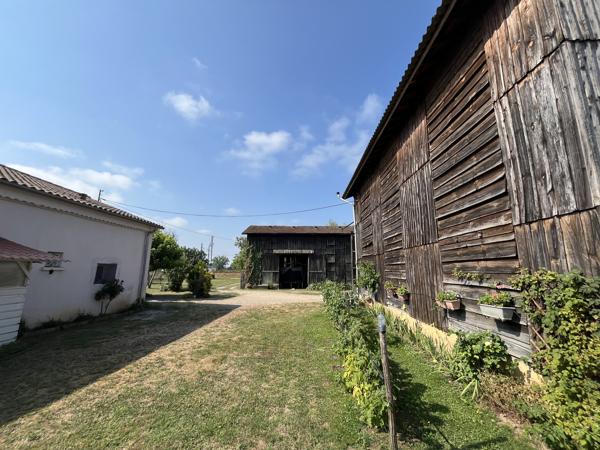 Maison ancienne rénovée 142 M2 avec dépendances sur 4226 M2 de terrain