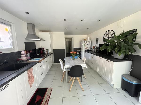 Maison ancienne rénovée 142 M2 avec dépendances sur 4226 M2 de terrain