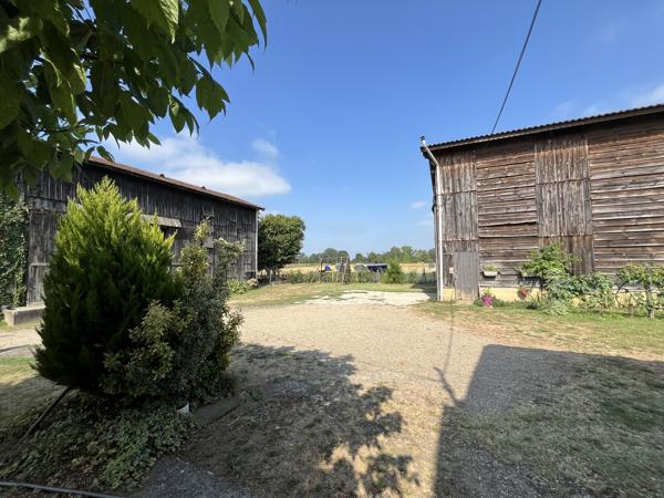 Maison ancienne rénovée 142 M2 avec dépendances sur 4226 M2 de terrain