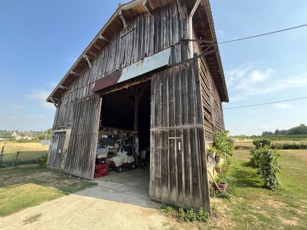 Maison ancienne rénovée 142 M2 avec dépendances sur 4226 M2 de terrain