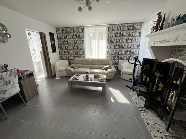 Maison ancienne rénovée 142 M2 avec dépendances sur 4226 M2 de terrain