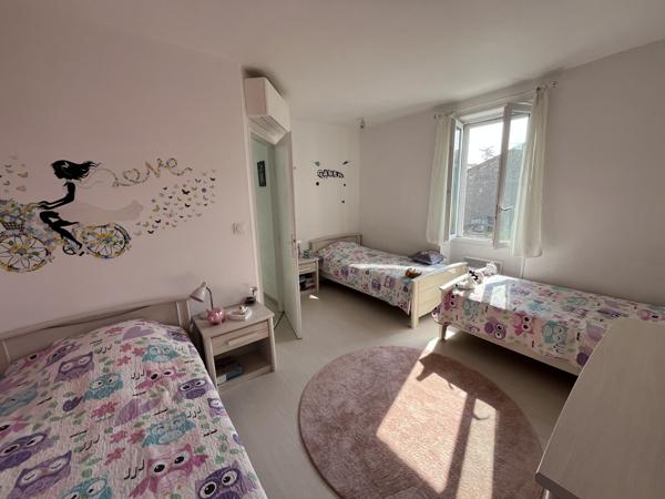 Maison ancienne rénovée 142 M2 avec dépendances sur 4226 M2 de terrain
