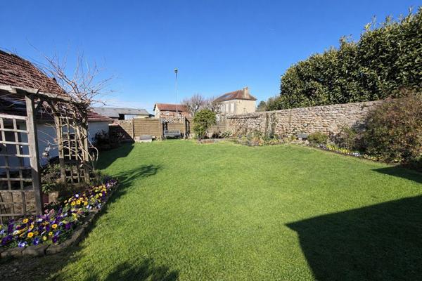 Maison + studio indépendant, beau potentiel