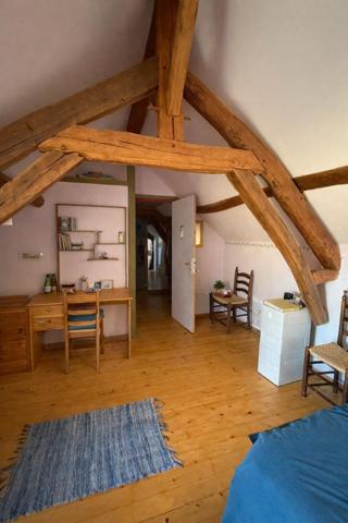 Maison + studio indépendant, beau potentiel