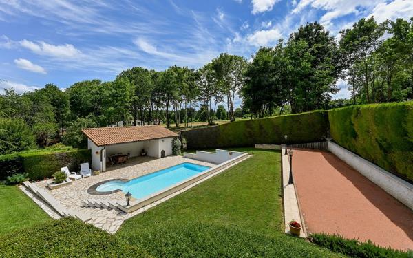 Saint-Cyr – Maison avec Vue Exceptionnelle, Piscine et Terrain de 1 800 m²