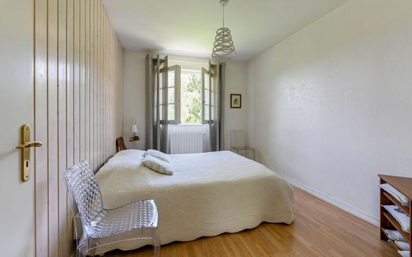 Saint-Cyr – Maison avec Vue Exceptionnelle, Piscine et Terrain de 1 800 m²