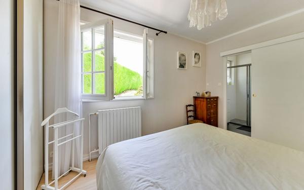 Saint-Cyr – Maison avec Vue Exceptionnelle, Piscine et Terrain de 1 800 m²
