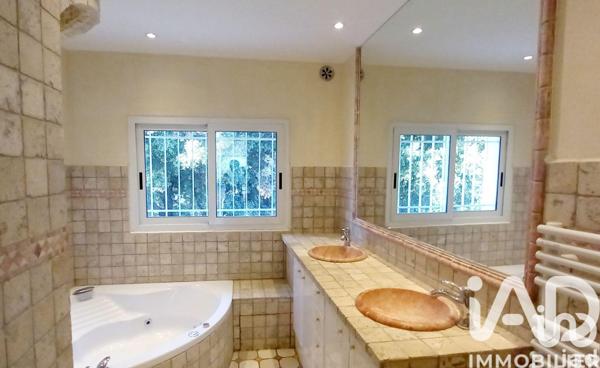 Maison à vendre 5 pièces 215 m² Roquefort-les-Pins