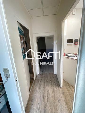 Immeuble de rapport composé d'un local commercial et d'un grand appartement avec extérieur, plein coeur de Ruelle sur Touvre