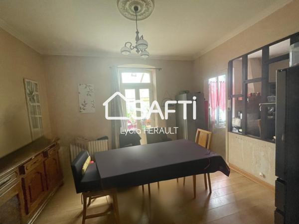 Immeuble de rapport composé d'un local commercial et d'un grand appartement avec extérieur, plein coeur de Ruelle sur Touvre