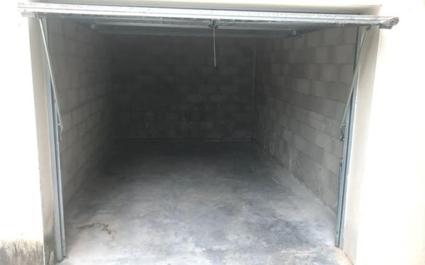 Stationnement à louer    Nîmes