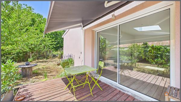 EXCLUSIVITÉ – UN APPARTEMENT AUX ALLURES DE MAISON AVEC 328 M² DE JARDIN PRIVATIF À SAINT-MÉDARD-EN-JALLES