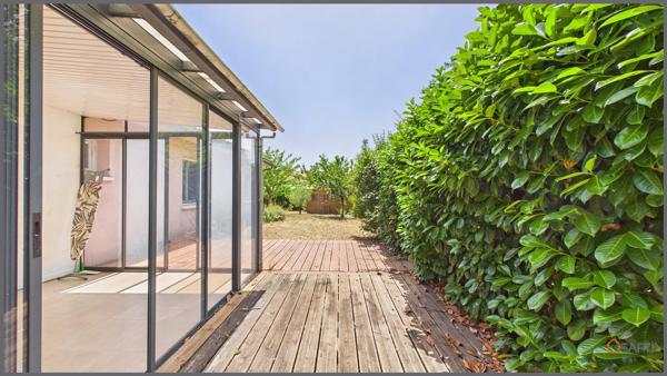 EXCLUSIVITÉ – UN APPARTEMENT AUX ALLURES DE MAISON AVEC 328 M² DE JARDIN PRIVATIF À SAINT-MÉDARD-EN-JALLES
