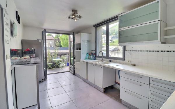 Maison à vendre    4 pièces •  Chirens