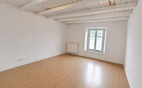 Maison à vendre    4 pièces •  Chirens