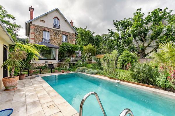 Maison 8 pièce(s) 185.19 m2 Loyer 5 500 €/mois **  - Référence  150872