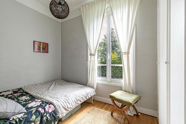 Maison 8 pièce(s) 185.19 m2 Loyer 5 500 €/mois **  - Référence  150872