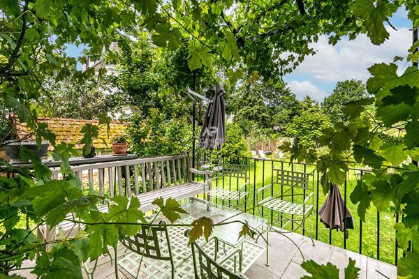 Maison 8 pièce(s) 185.19 m2 Loyer 5 500 €/mois **  - Référence  150872