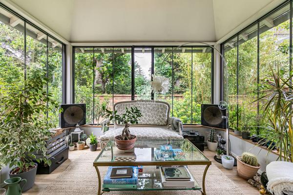 Maison 8 pièce(s) 185.19 m2 Loyer 5 500 €/mois **  - Référence  150872