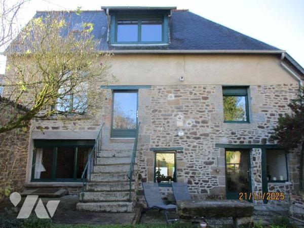 RILLE
Maison exposée façade rue au Sud-Ouest, comprenant :
-au sous-sol : cave,
-au rez-de-c...