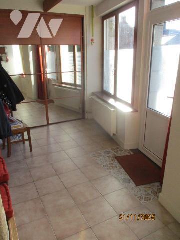 RILLE
Maison exposée façade rue au Sud-Ouest, comprenant :
-au sous-sol : cave,
-au rez-de-c...