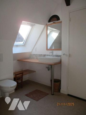 RILLE
Maison exposée façade rue au Sud-Ouest, comprenant :
-au sous-sol : cave,
-au rez-de-c...