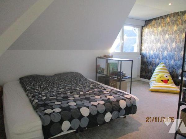 RILLE
Maison exposée façade rue au Sud-Ouest, comprenant :
-au sous-sol : cave,
-au rez-de-c...