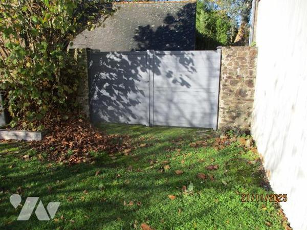 RILLE
Maison exposée façade rue au Sud-Ouest, comprenant :
-au sous-sol : cave,
-au rez-de-c...