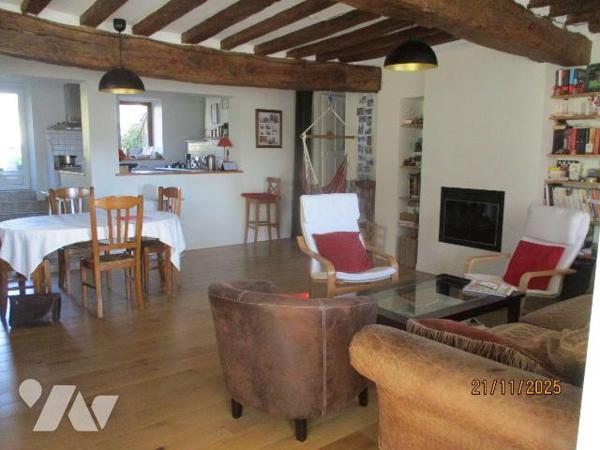 RILLE
Maison exposée façade rue au Sud-Ouest, comprenant :
-au sous-sol : cave,
-au rez-de-c...