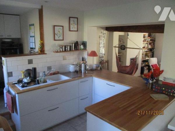 RILLE
Maison exposée façade rue au Sud-Ouest, comprenant :
-au sous-sol : cave,
-au rez-de-c...