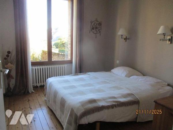 RILLE
Maison exposée façade rue au Sud-Ouest, comprenant :
-au sous-sol : cave,
-au rez-de-c...