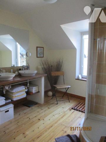 RILLE
Maison exposée façade rue au Sud-Ouest, comprenant :
-au sous-sol : cave,
-au rez-de-c...