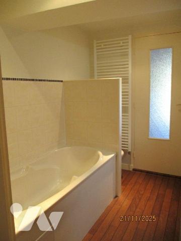 RILLE
Maison exposée façade rue au Sud-Ouest, comprenant :
-au sous-sol : cave,
-au rez-de-c...