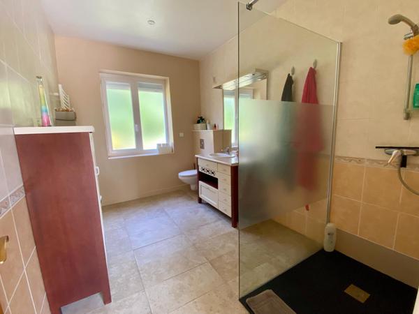 Villa de plain pied avec piscine