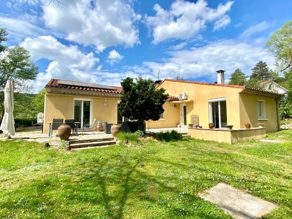 Villa de plain pied avec piscine