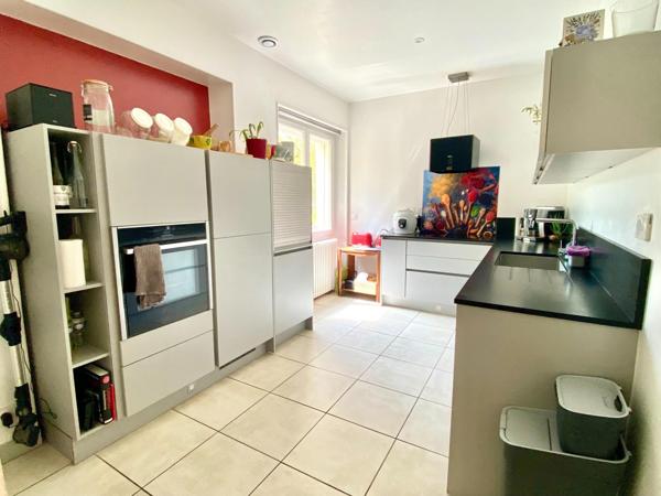 Villa de plain pied avec piscine