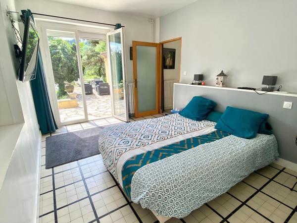 Villa de plain pied avec piscine