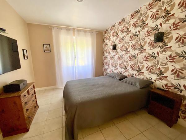 Villa de plain pied avec piscine