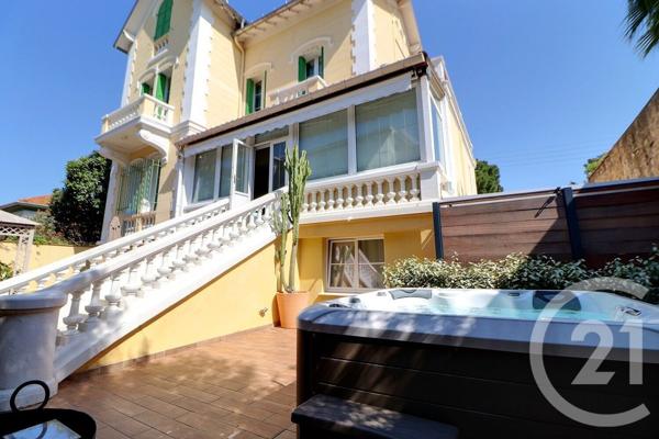 Maison à vendre  7 pièces - 244 m2 ST RAPHAEL - 83
